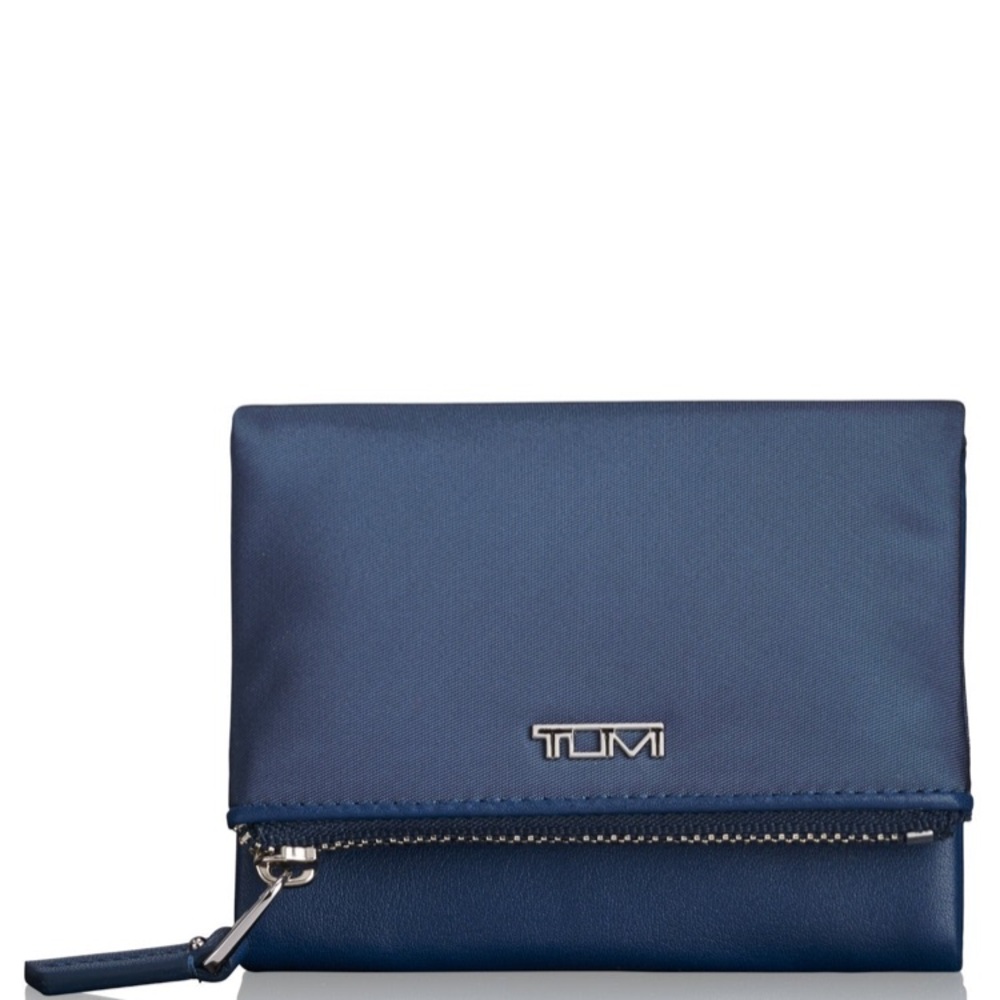 TUMI NWOT Voyageur Flap Card Case Blue